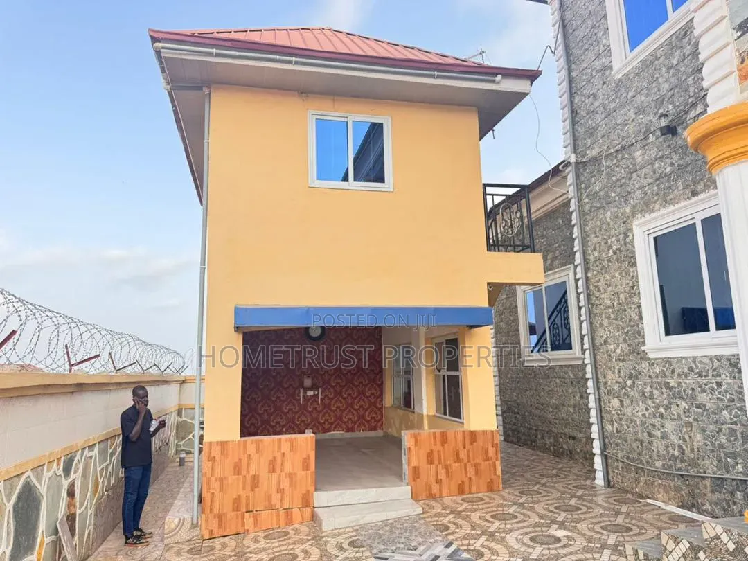5bdrm Duplex in Bojo Beach Area, Bortiano for sale