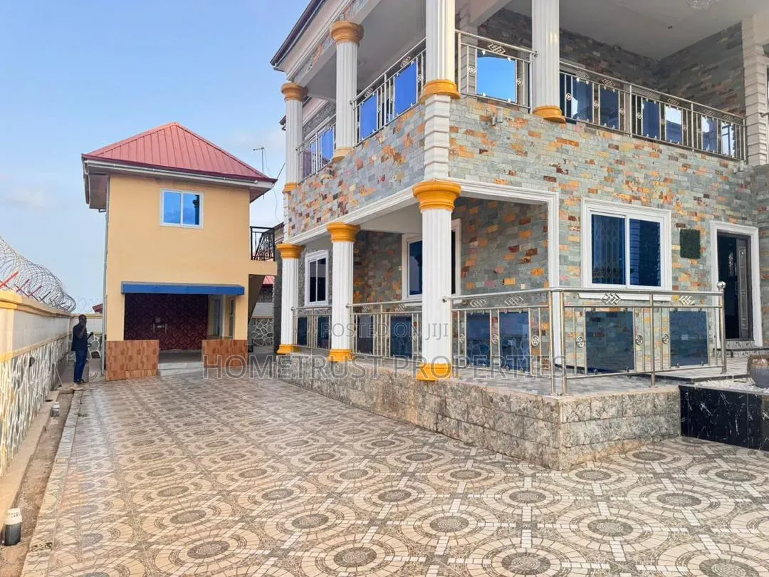 5bdrm Duplex in Bojo Beach Area, Bortiano for sale