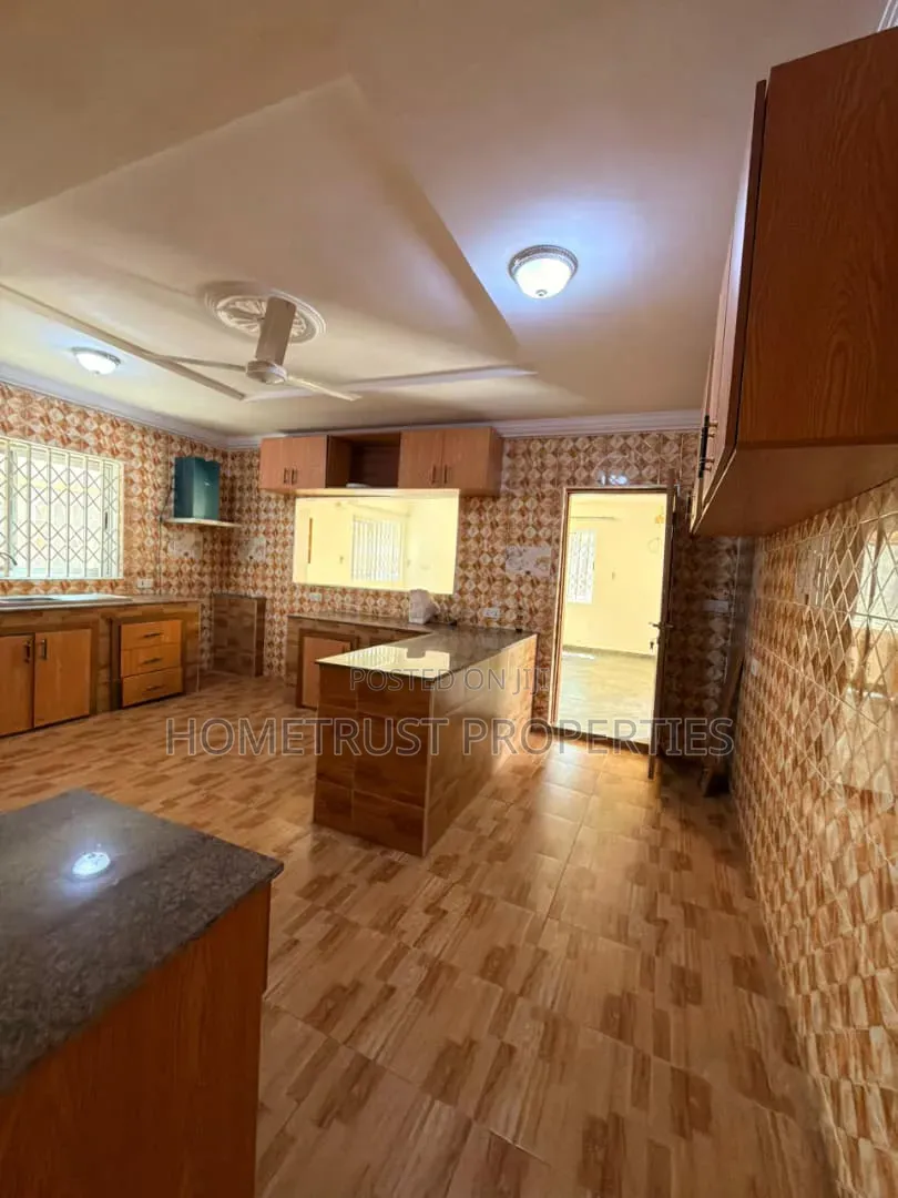 5bdrm Duplex in Bojo Beach Area, Bortiano for sale