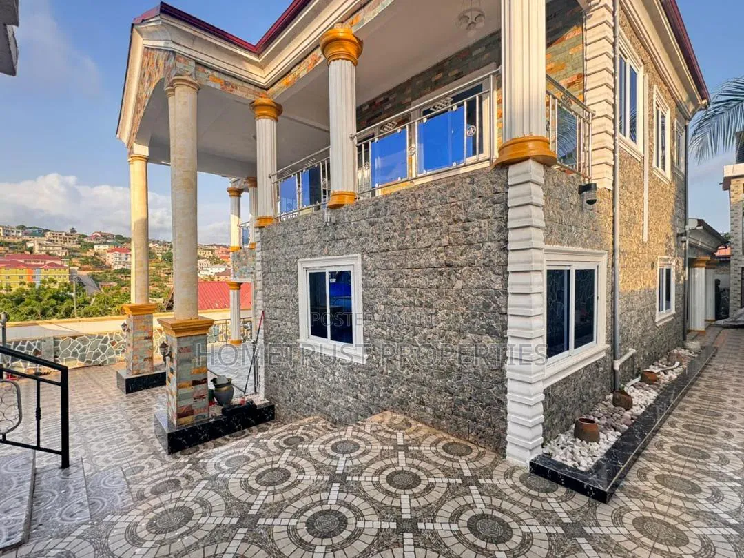 5bdrm Duplex in Bojo Beach Area, Bortiano for sale