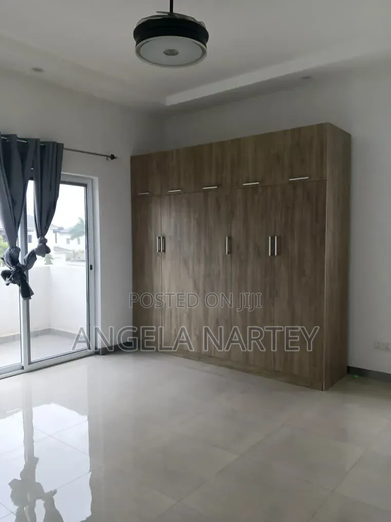 5bdrm House in Sakumono Estates for rent