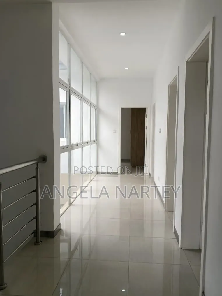 5bdrm House in Sakumono Estates for rent