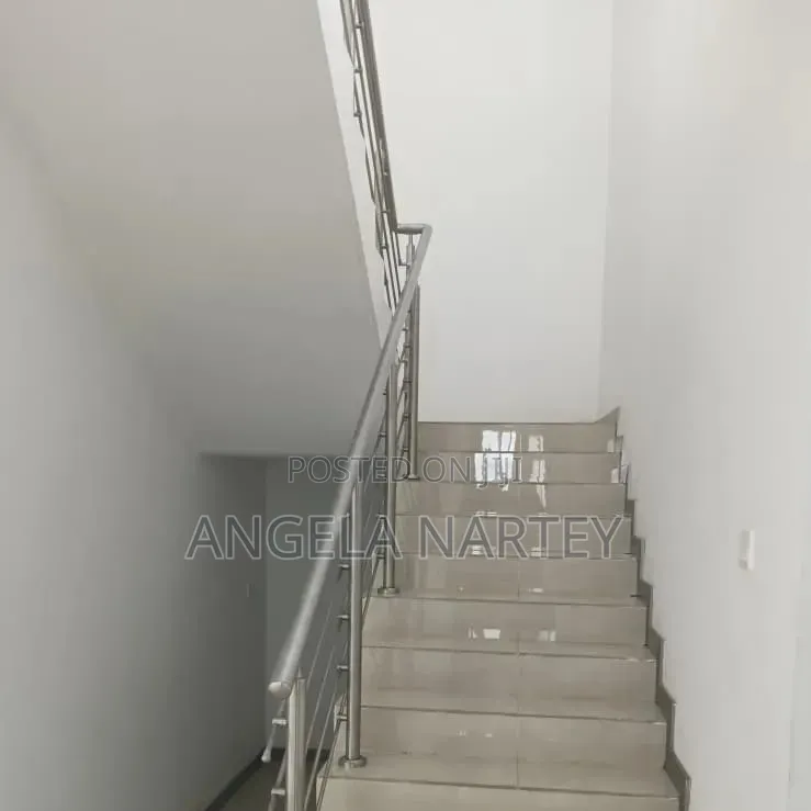5bdrm House in Sakumono Estates for rent