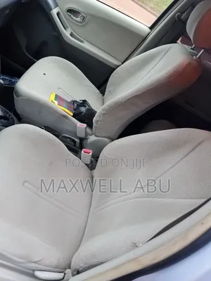 Toyota Vitz 2010 Silver