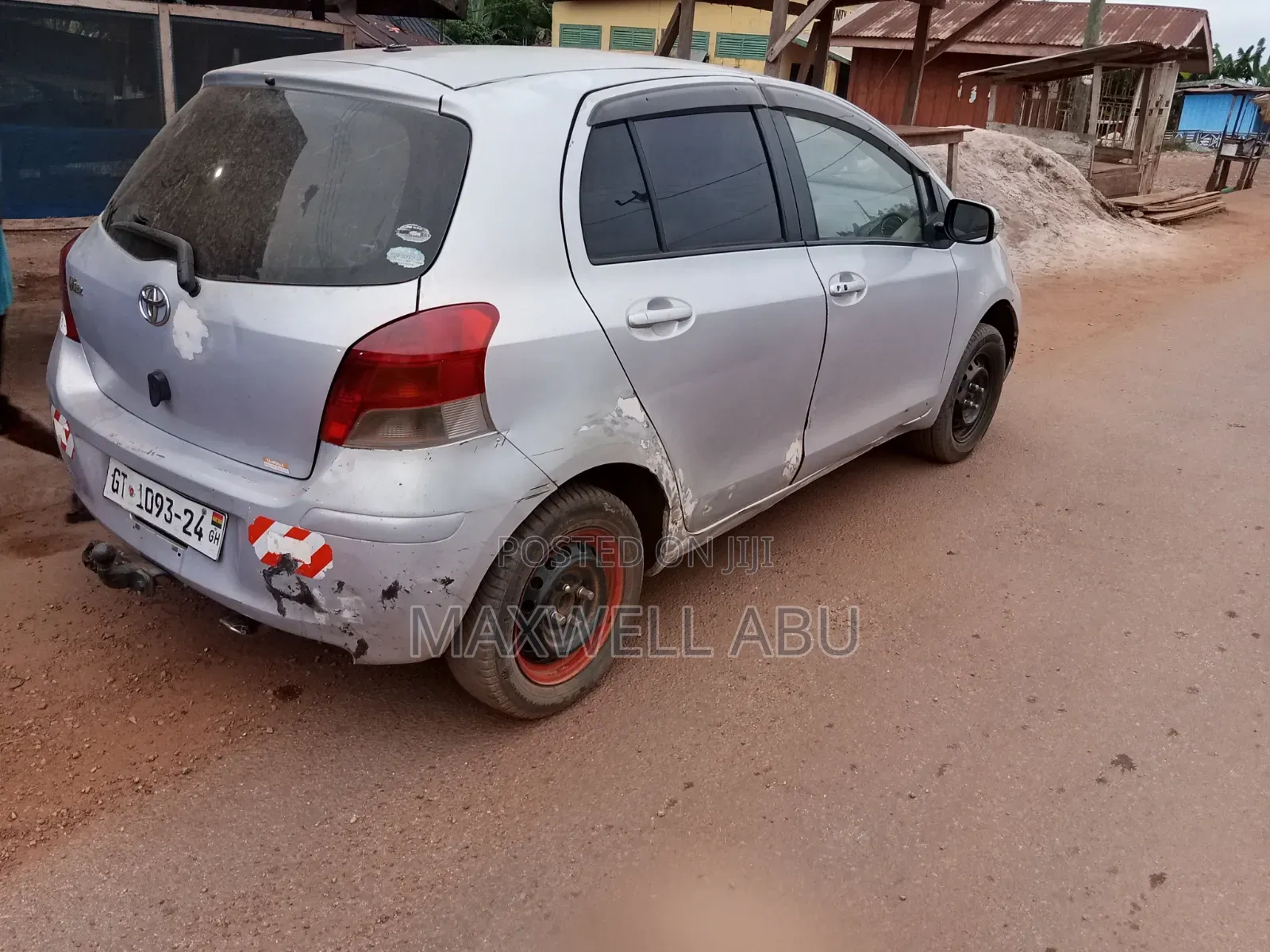 Toyota Vitz 2010 Silver