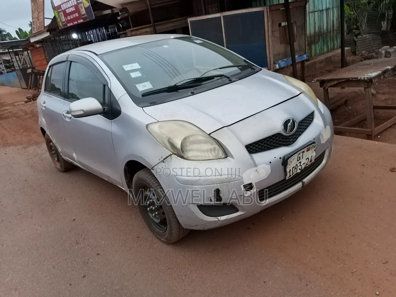 Toyota Vitz 2010 Silver