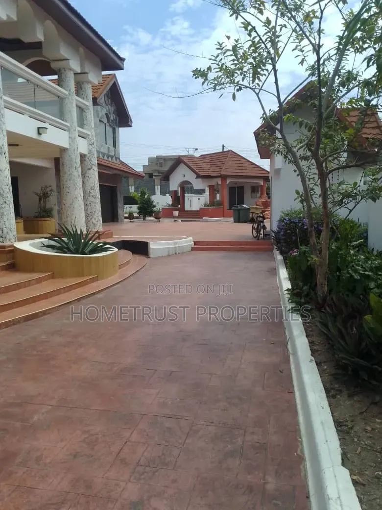 5bdrm Duplex in East Legon Trassaco, Boundary Road Area for rent