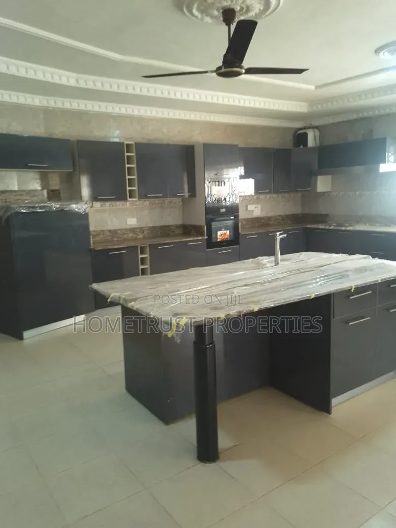 5bdrm Duplex in East Legon Trassaco, Boundary Road Area for rent