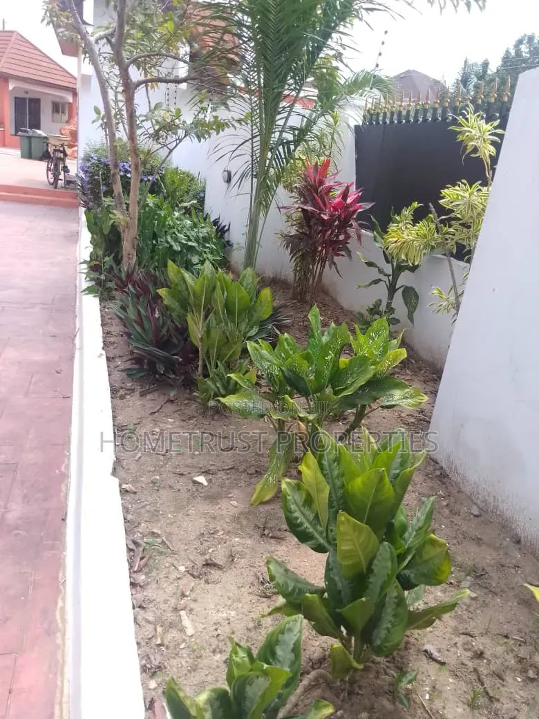 5bdrm Duplex in East Legon Trassaco, Boundary Road Area for rent