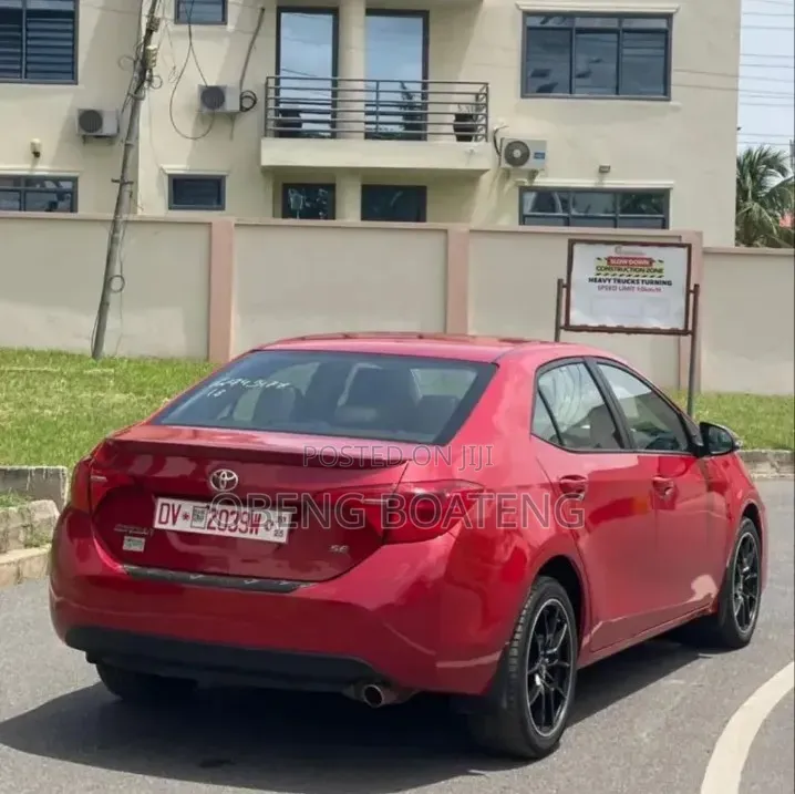 Toyota Corolla SE (1.8L 4cyl 2A) 2018 Red