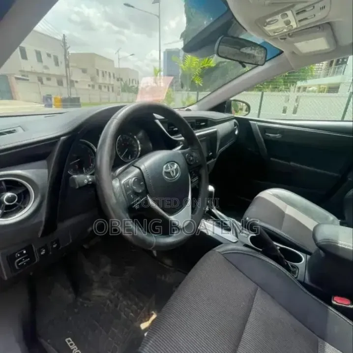 Toyota Corolla SE (1.8L 4cyl 2A) 2018 Red