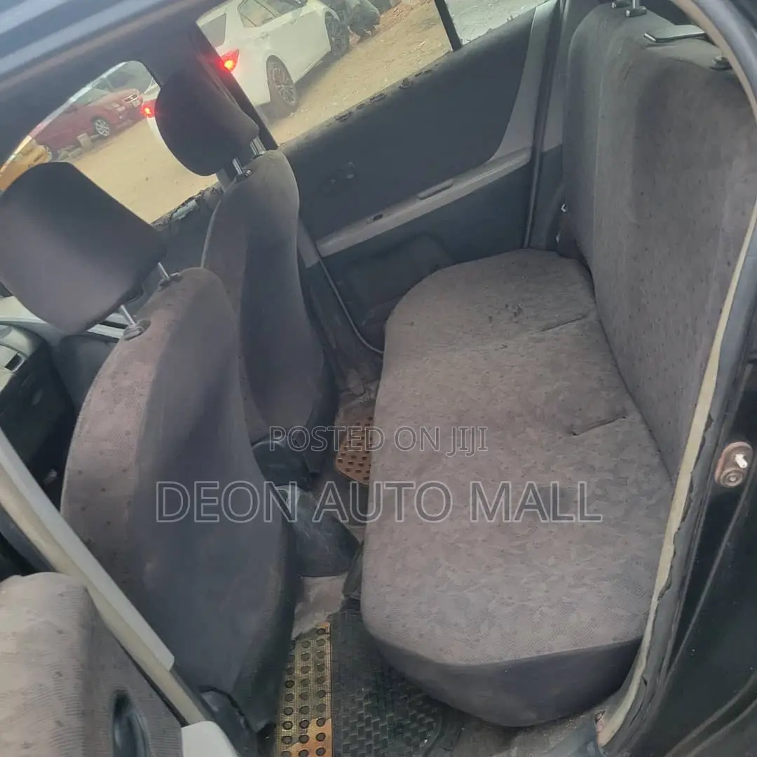 Toyota Vitz 1.0 FWD 5dr 2010 Black
