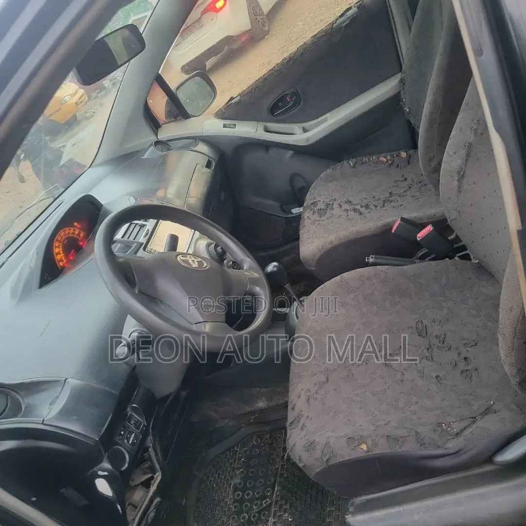 Toyota Vitz 1.0 FWD 5dr 2010 Black