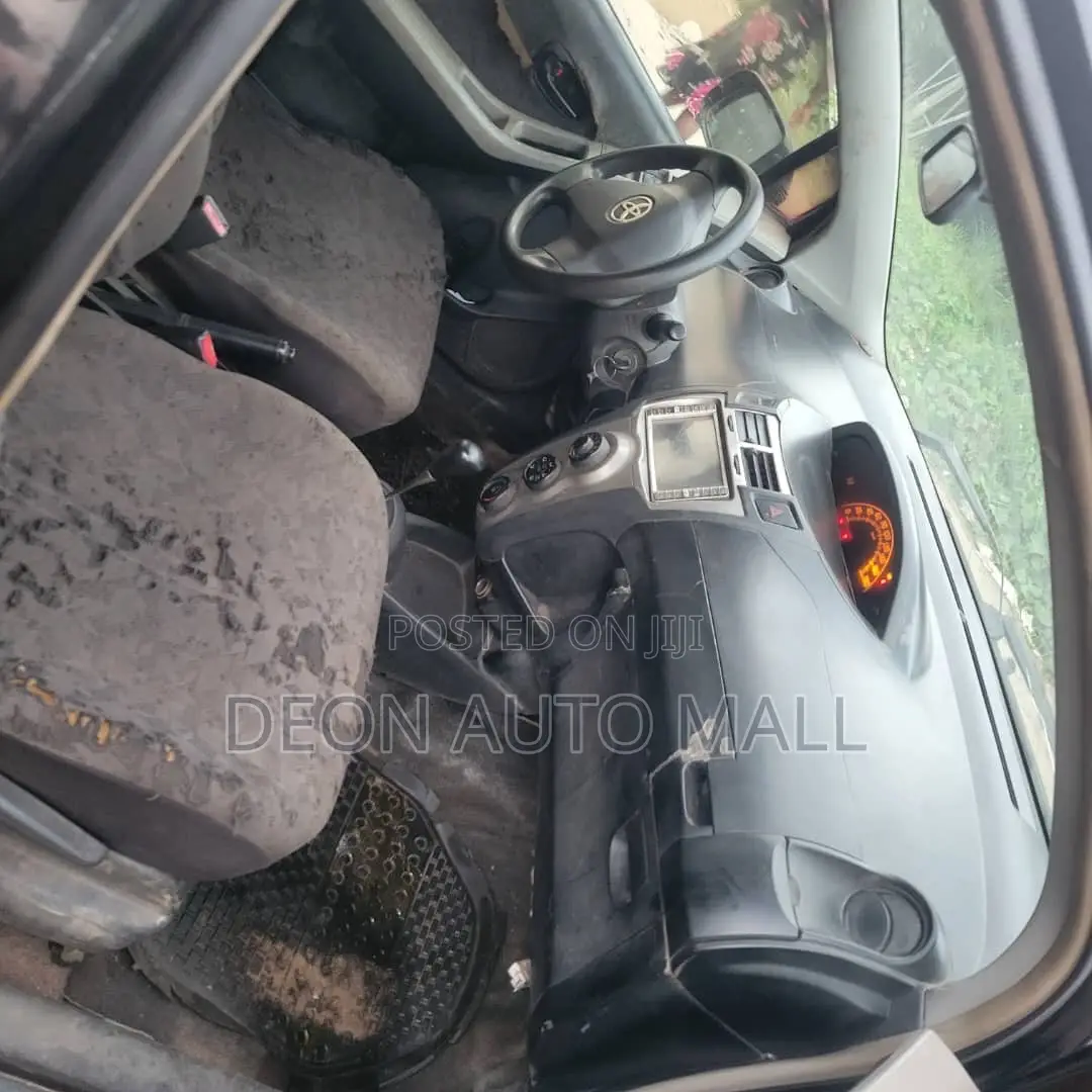 Toyota Vitz 1.0 FWD 5dr 2010 Black