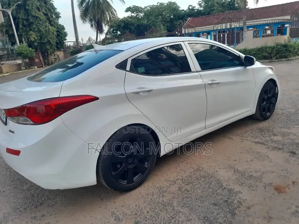 Hyundai Elantra 2013 White