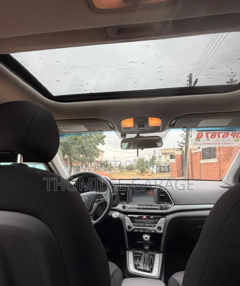 Hyundai Elantra 2017 White