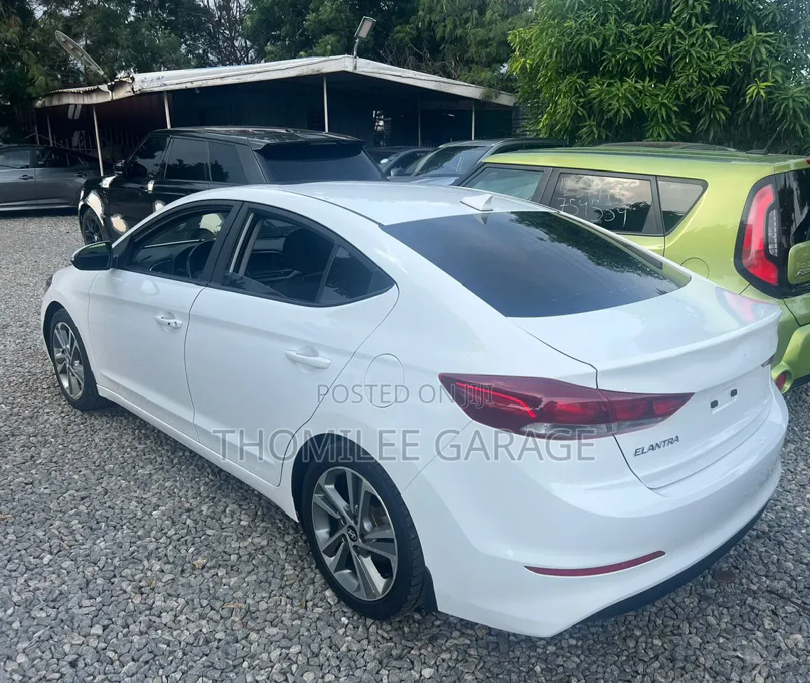 Hyundai Elantra 2017 White