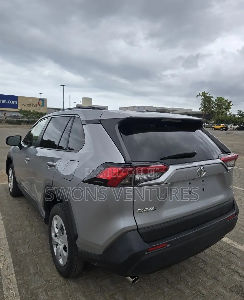 Toyota RAV4 LE AWD 2020 Silver