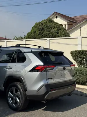 Toyota RAV4 Limited AWD 2020 Silver