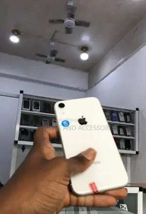 Apple iPhone XR 128 GB White