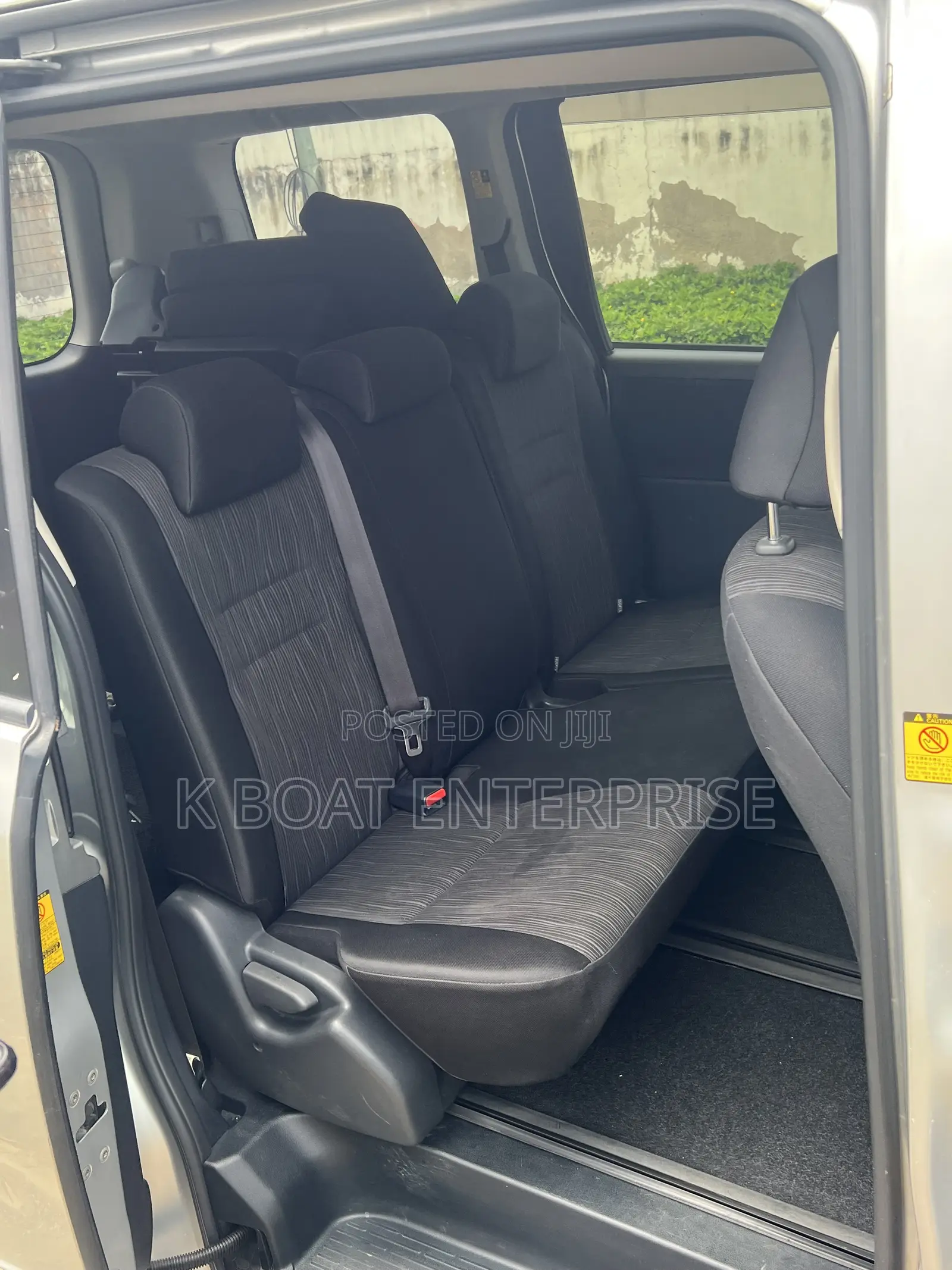 Toyota Voxy 2010 Silver