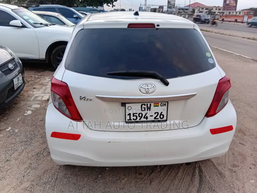 Toyota Vitz 2013 White