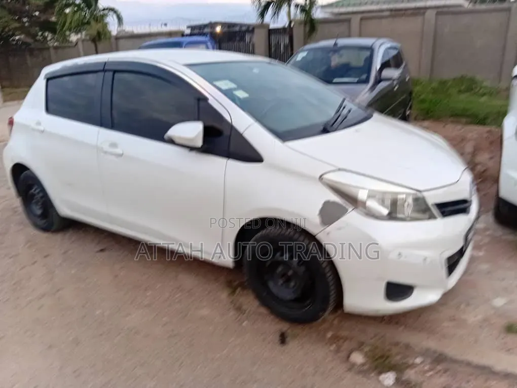 Toyota Vitz 2013 White