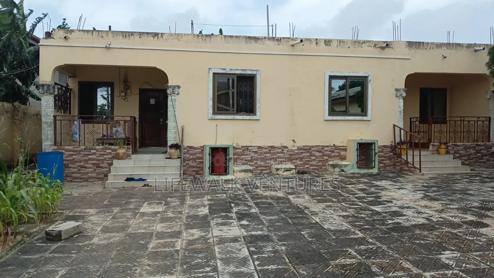 4bdrm House in West Hills Mall for sale