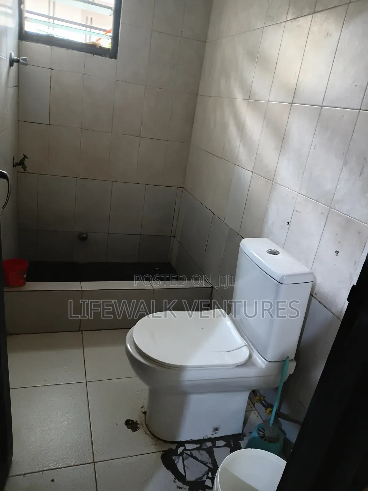 4bdrm House in West Hills Mall for sale