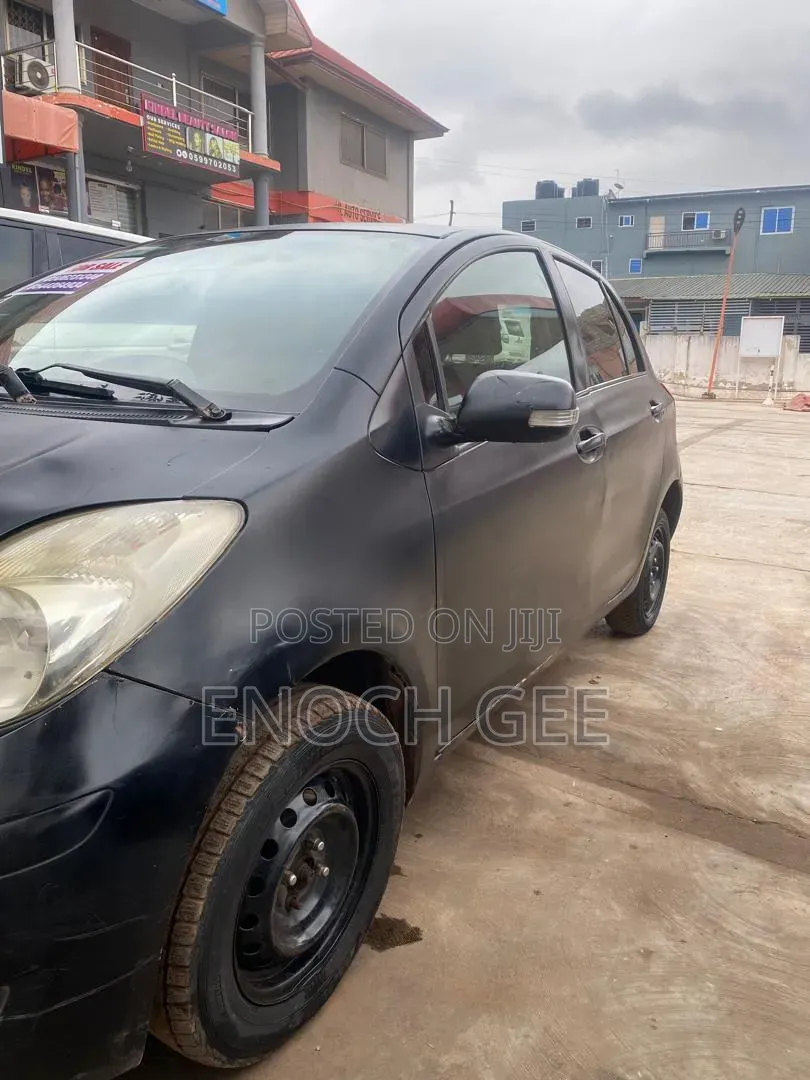 Toyota Vitz 2013 Black