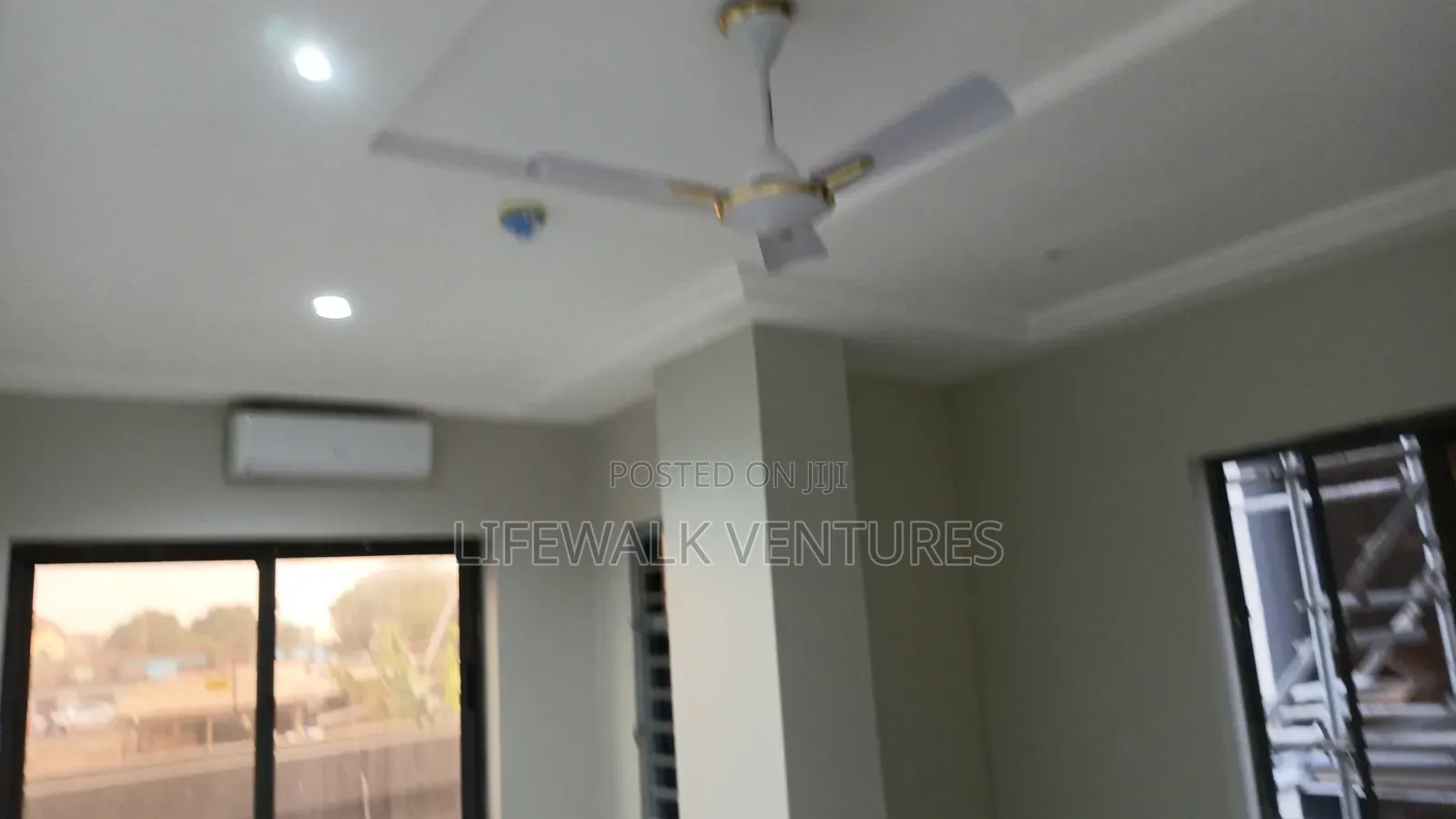4bdrm House in West Hills Mall for sale