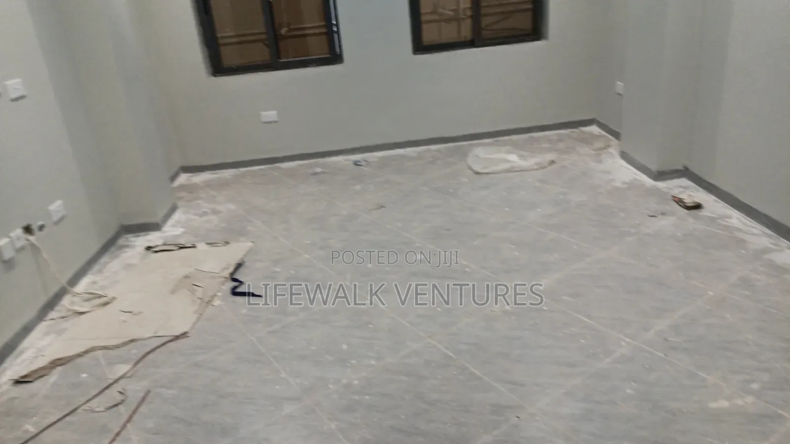 4bdrm House in West Hills Mall for sale