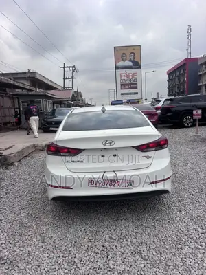 Hyundai Elantra 2017 White
