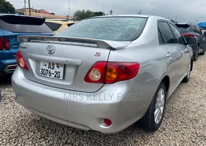 Toyota Corolla 2010 Silver