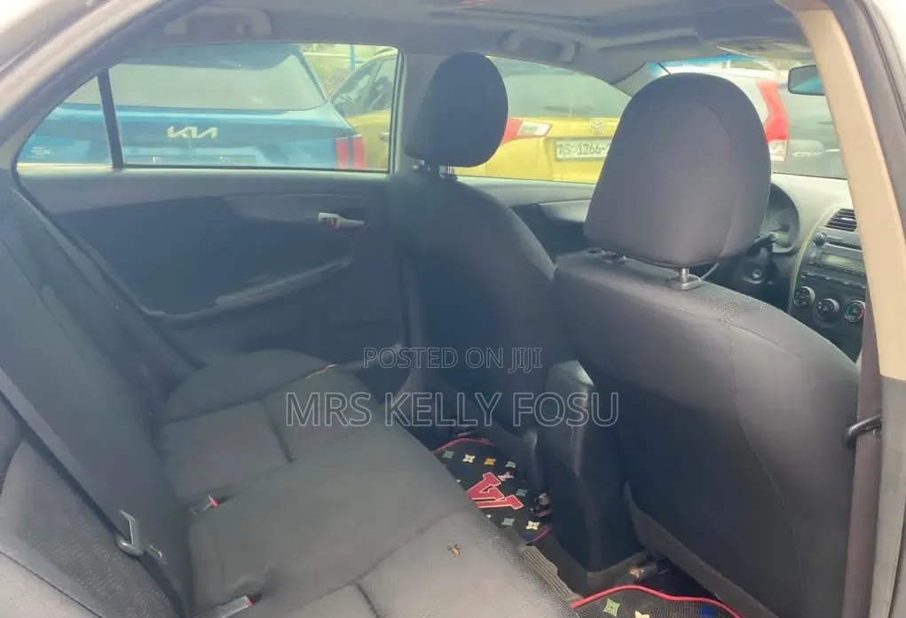 Toyota Corolla 2010 Silver