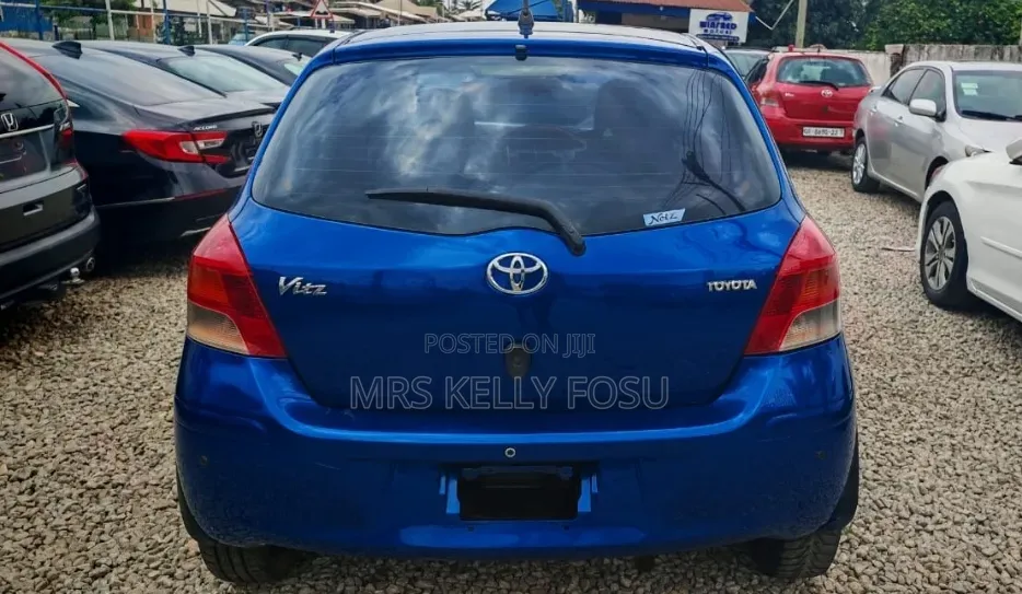 Toyota Vitz 2010 Blue