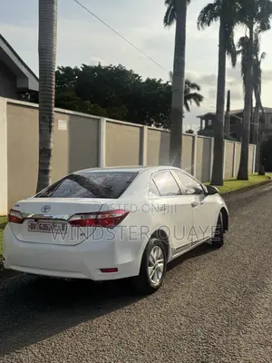 Toyota Corolla 2017 White