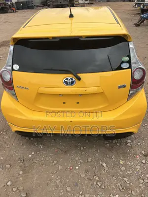 Toyota Aqua 2015 Yellow