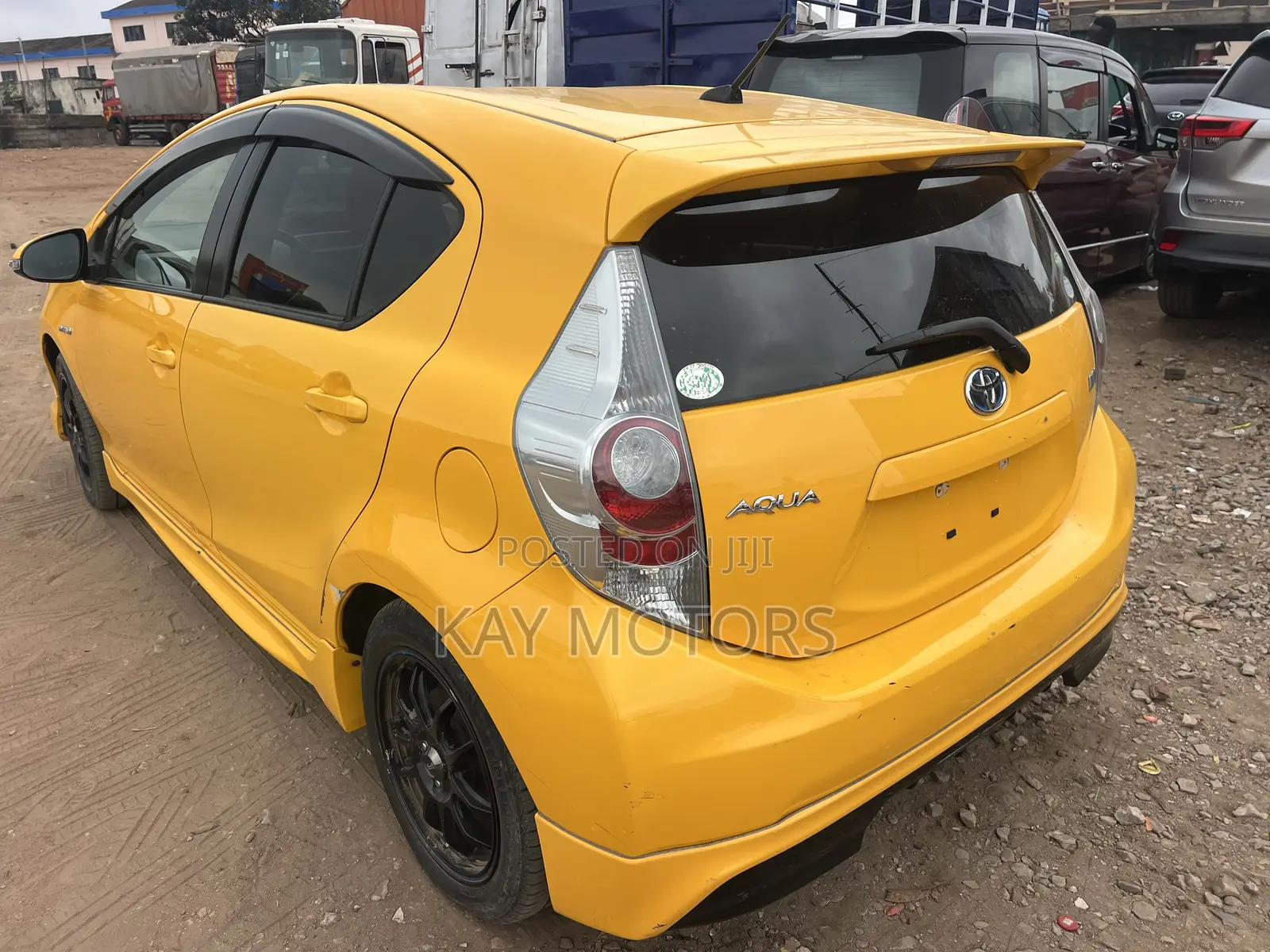 Toyota Aqua 2015 Yellow