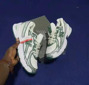 New Balance Sneaker