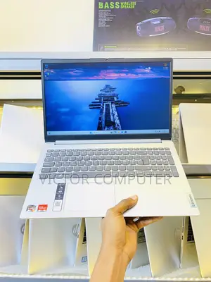 Laptop Lenovo IdeaPad 1 8GB AMD Ryzen 5 SSD 256GB