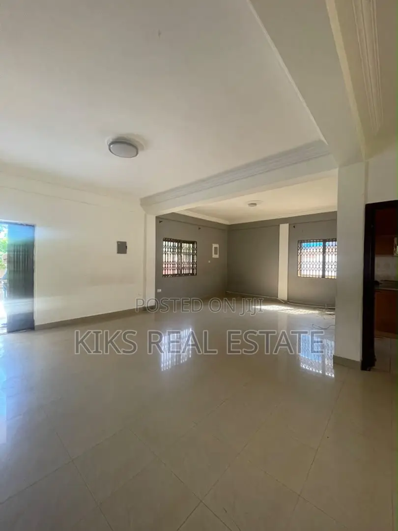 3bdrm Apartment in Sakumono, Spintex for rent