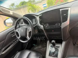 Mitsubishi L200 2020 Gray