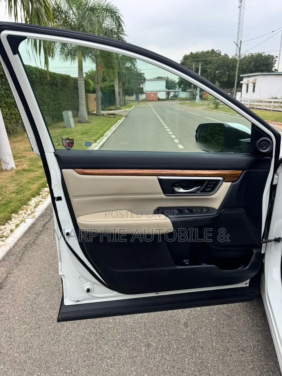Honda CR-V Touring 4dr SUV AWD (1.5L 4cyl CVT) 2017 White