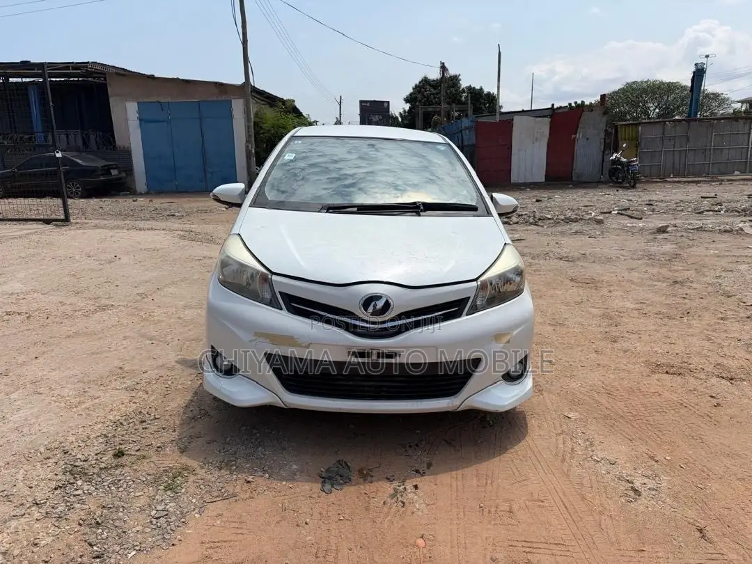Toyota Vitz 1.5 FWD 5dr 2011 White