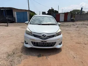 Toyota Vitz 1.5 FWD 5dr 2011 White