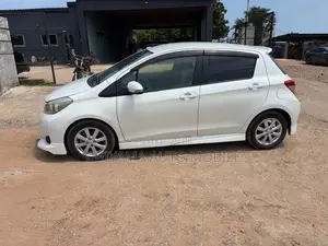 Toyota Vitz 1.5 FWD 5dr 2011 White