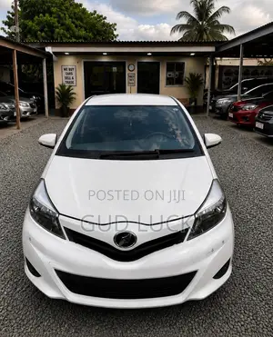 Toyota Vitz 1.3 FWD 3dr 2012 Pearl