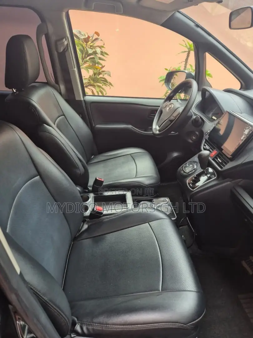 Toyota Voxy ZS 2WD 8-Seater 2014 Black
