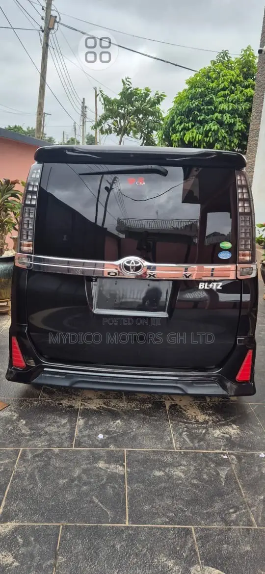 Toyota Voxy ZS 2WD 8-Seater 2014 Black